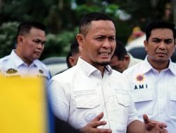 Wali Kota Pekanbaru Agung Nugroho Pastikan Bantuan Makanan Dan Juga Tenaga Kesehatan Masih Disuplai ke Korban Banjir di Pengungsian