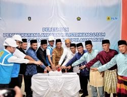 Gelaran Halal Bihalal Di Karimun, Gubernur Ansar Resmikan Listrik 24 Jam untuk Pulau Parit